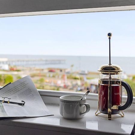 Modern 1 Bed Apartment, Sea Views, Free Parking, Wifi, Netflix Тинмут Экстерьер фото